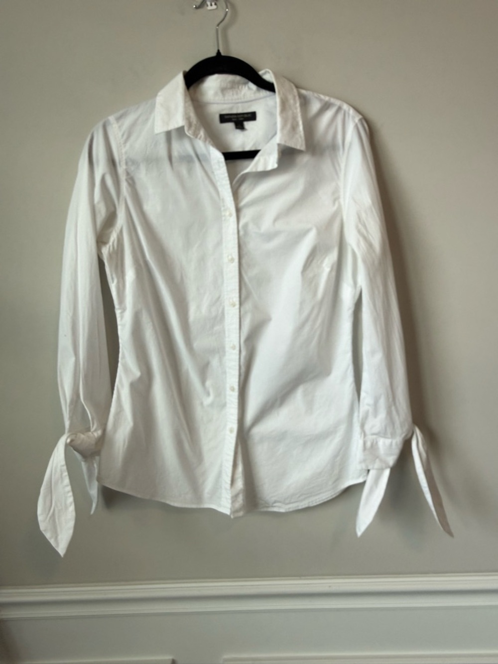 Banana Republic white women’s button-down shirt 3/4 sleeves size 10